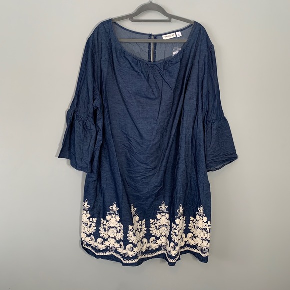 Westport Dresses & Skirts - NEW Westport Dressbarn Blue Chambray Embroidered Floral Shift Dress 24W